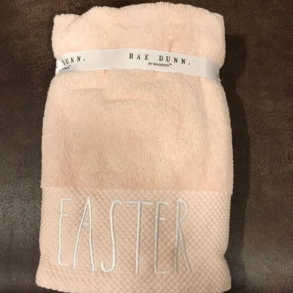 NWT Rae Dunn Easter hand towels - Picture 2 of 2